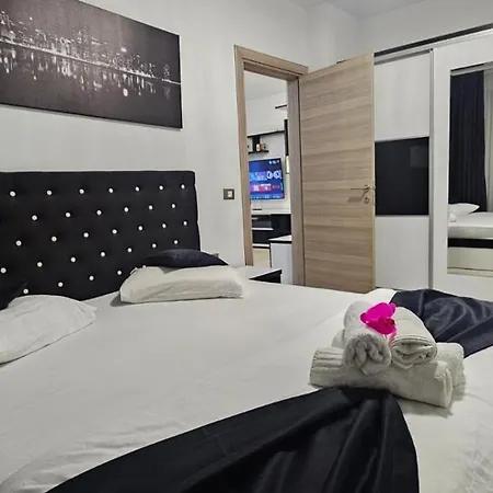 Alezzi Glamour In Pool & Mamaia Nord Apartment *